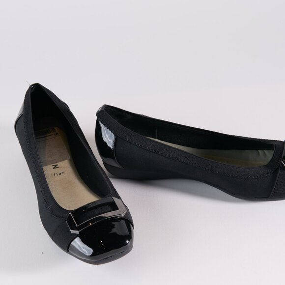 Ann Klein Uplift Sport Buckly Ballet Flat - NWT - Size 8 - Picture 1 of 5